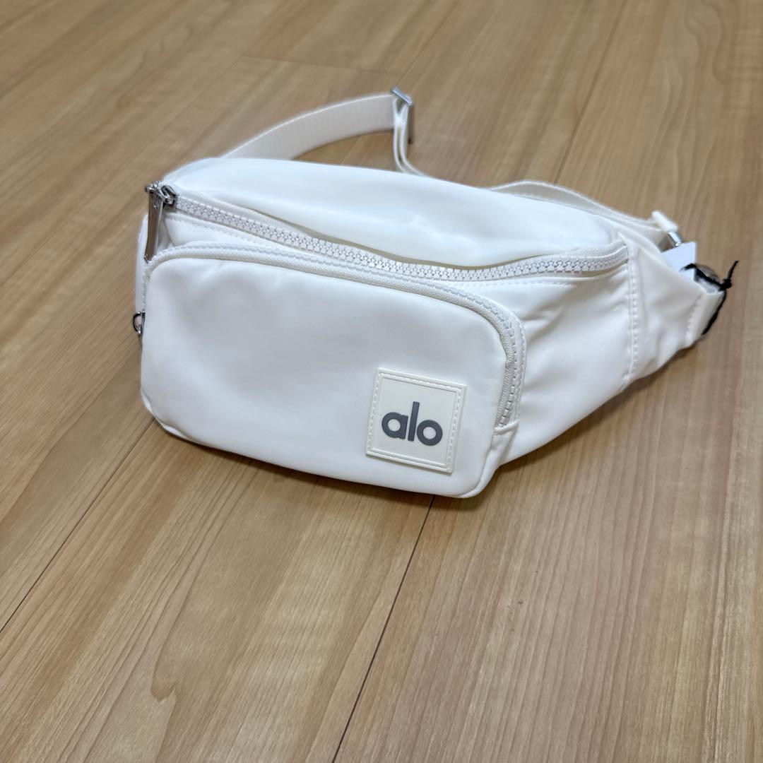 alo ホワイト ボディバッグ