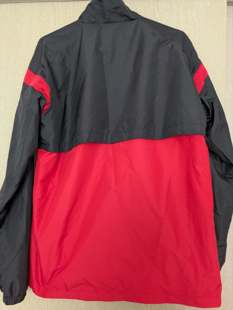 値下げ★北海道コンサドーレ札幌　Mizuno ウィンドブレーカー 黒/赤