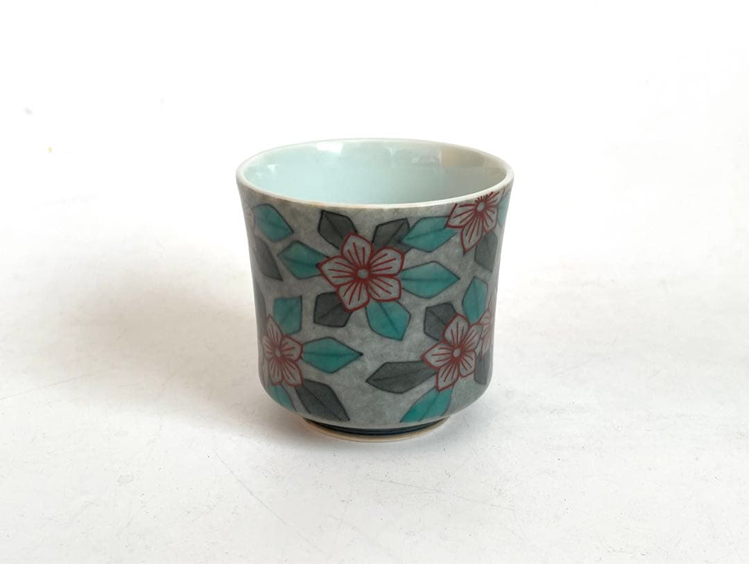 陶芸家　人間国宝　十三代　今泉今右衛門　色絵　薄墨　草花文ぐい呑　酒器　盃　共箱