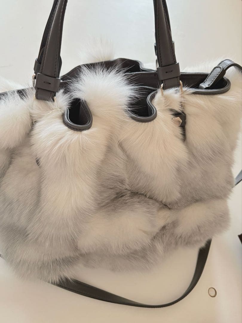 未使用級 TODsトッズ　ハンドバッグ　リアルファー2WAYバッグ　ショルダー付