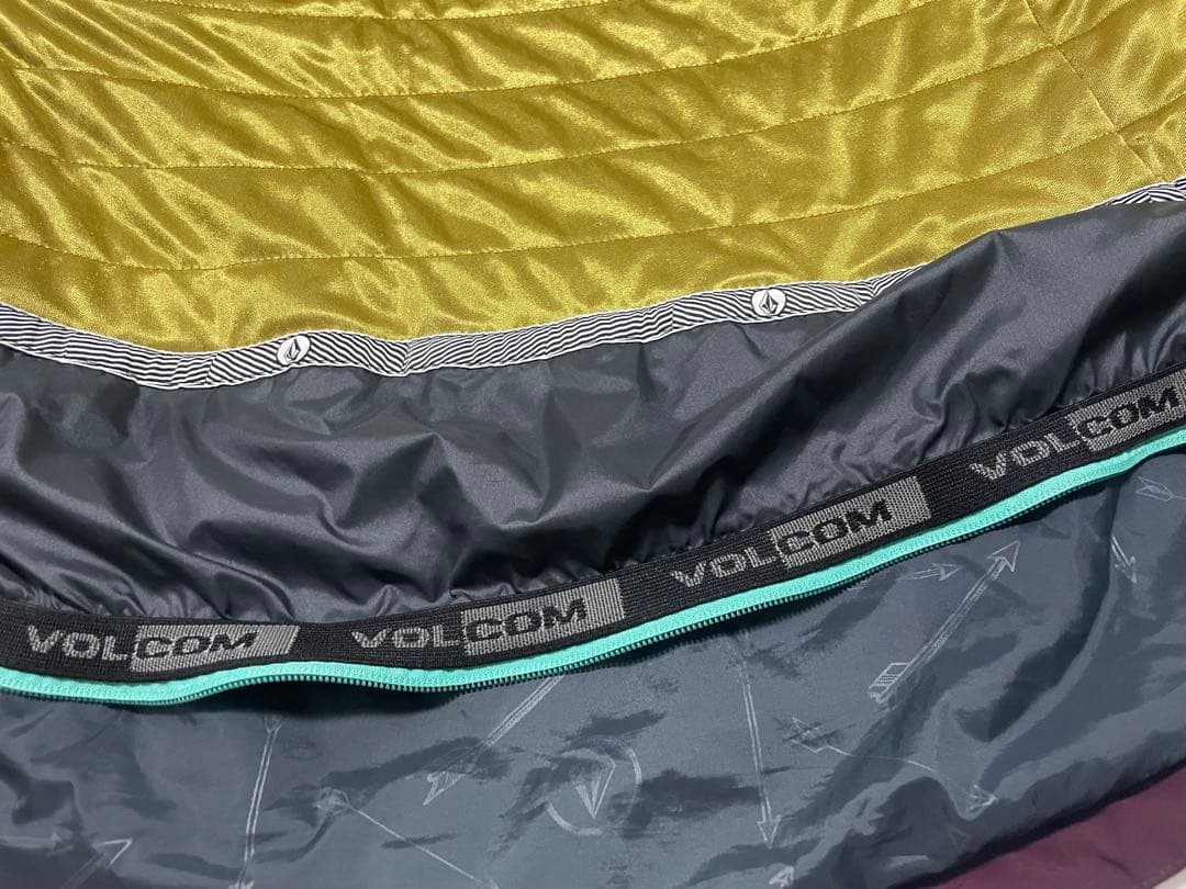 Volcom GORE-TEX 紫色 フード付き　スノボウェア 女性用　パープル