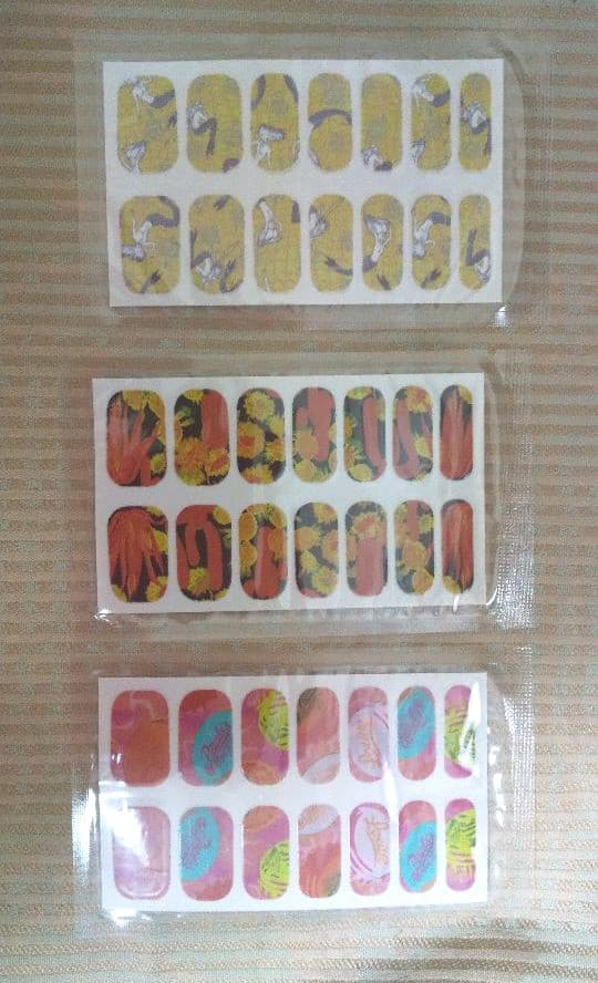 【美品 新品】ロエベ　限定 LOWVE　ネイルステッカーズ 3タイプ　入手困難