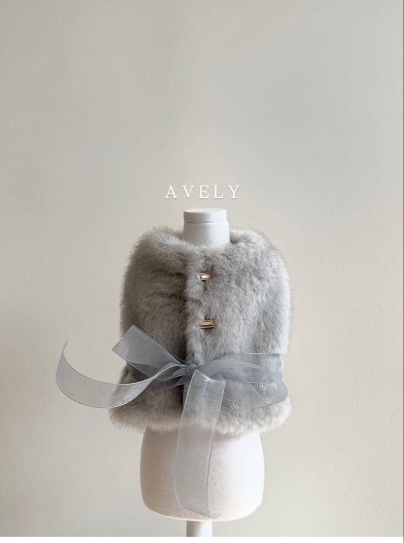 AVELY グレー ファー 犬服 リボン付き　XSサイズ
