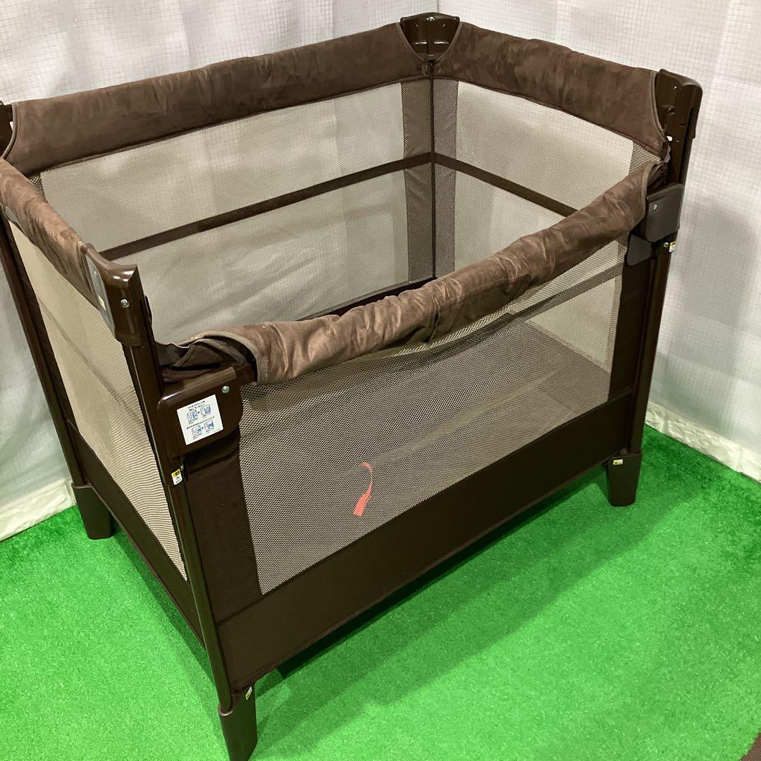 超美品 Aprica ココネルエアープラス ベビーベッド ブラウン 洗えるマット