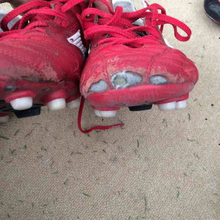 サッカースパイク モレリアネオ