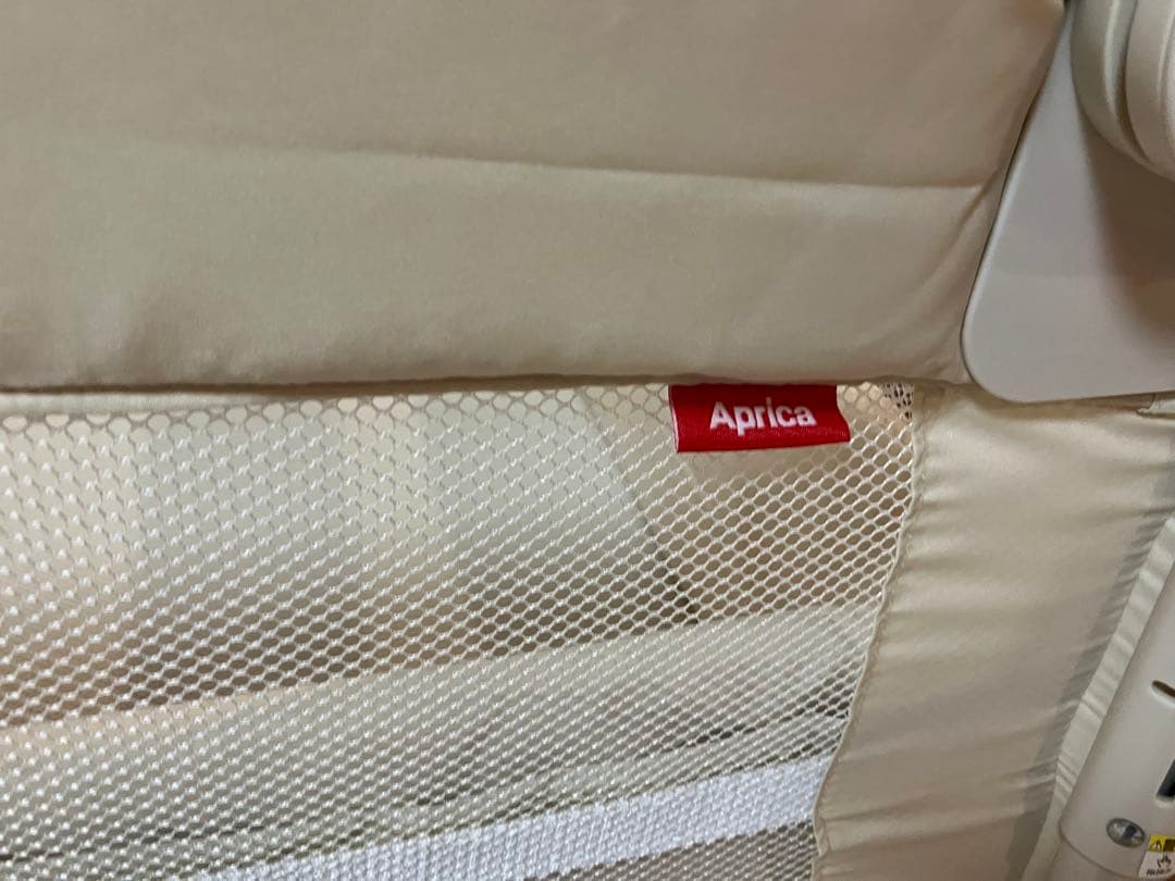 アップリカ　ココネルエアー　ホワイト