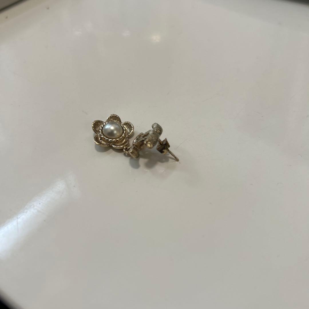 シャネル ロゴ 花モチーフ ピアス(片耳用)