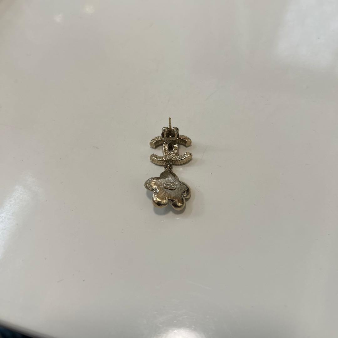 シャネル ロゴ 花モチーフ ピアス(片耳用)