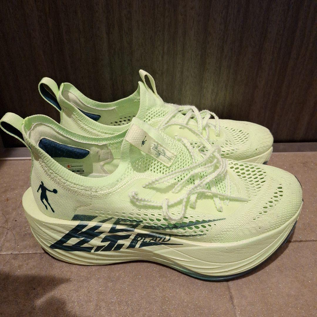 チャオダン ランニングシューズ