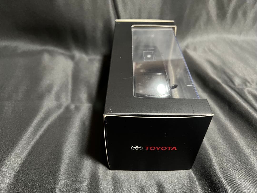 【美品】1/30トヨタ 60系後期 ハリアーターボ カラーサンプル ブラック