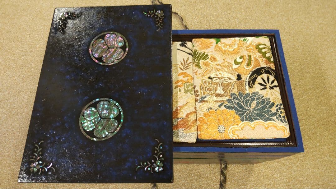 鍔　収集箱２段目の一　脇差し鍔　在銘あり