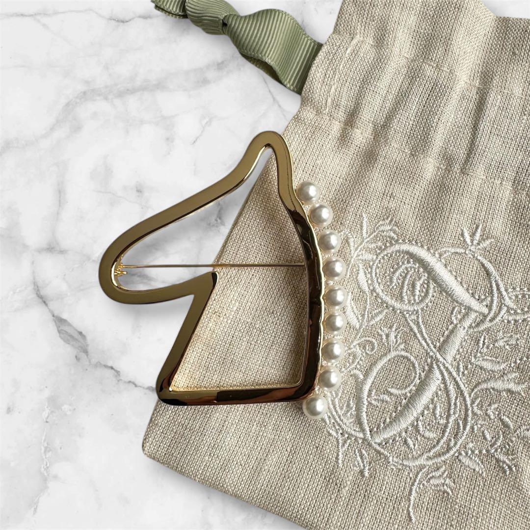 SEVEN TEN by miho kawahito ホースブローチ