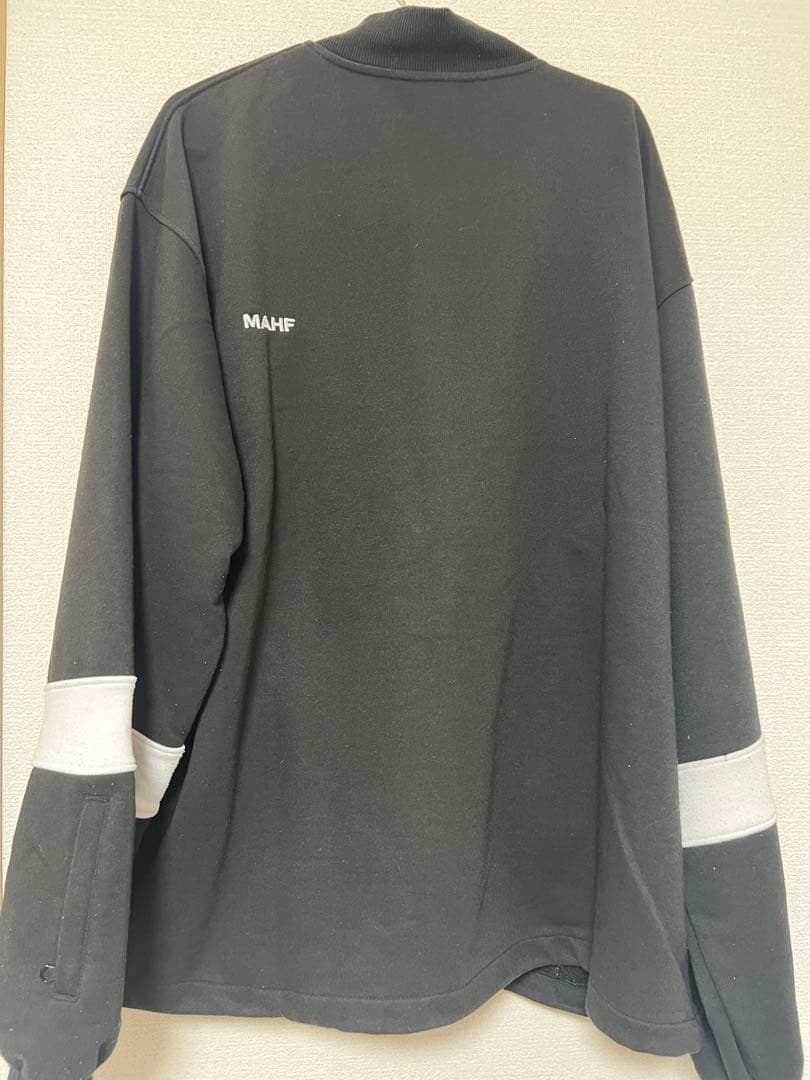 MAHF 前開きスタジャン風 ロゴ刺繍 グラトリ マーフ ユニセックス