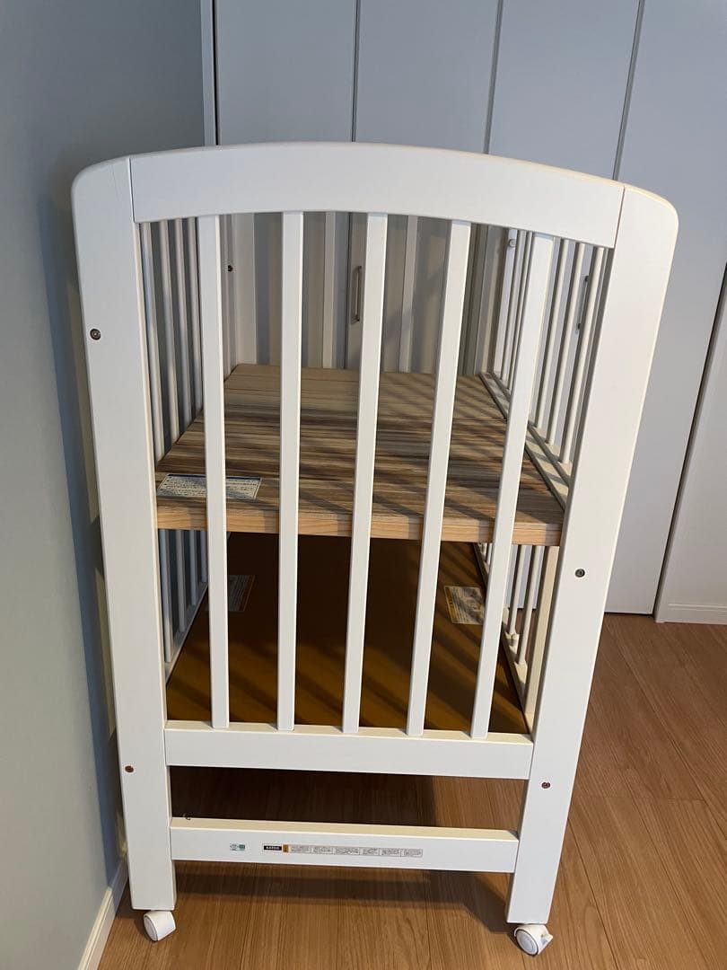 福岡市内引取り希望☆木製ベビーベッド ホワイト キャスター付き　アーチ