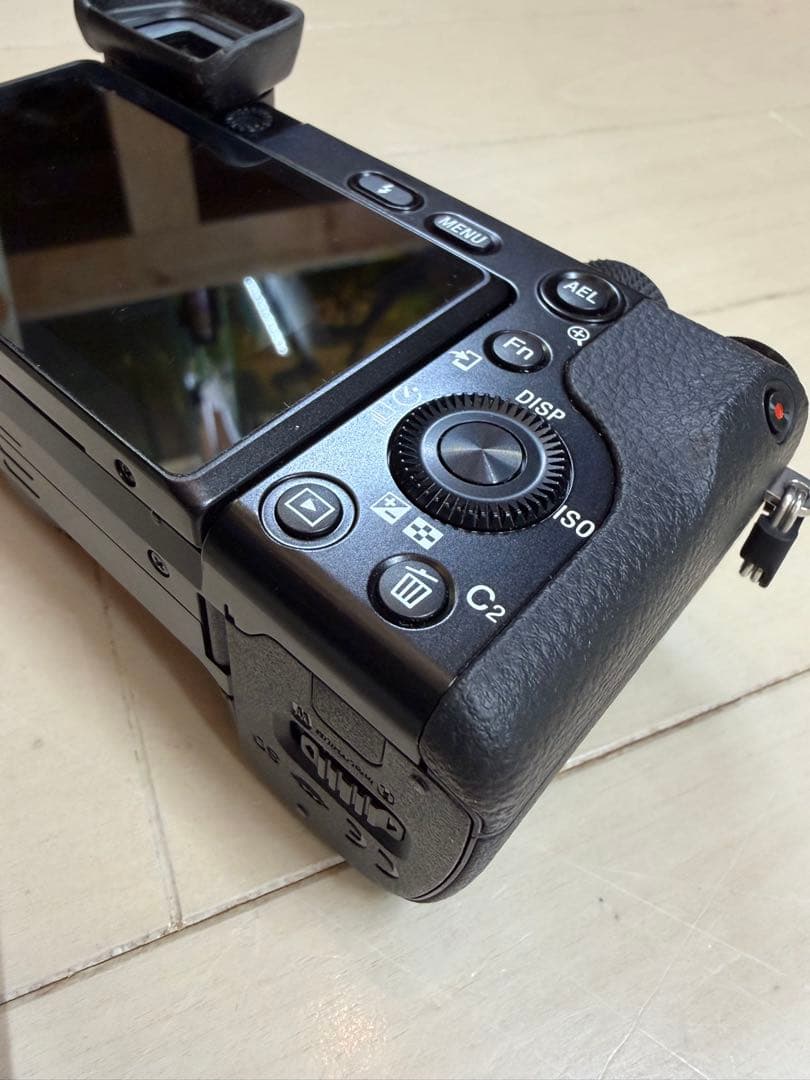 SONY α6100 ミラーレス　デジカメ　中古美品　本体のみ　防湿庫保管