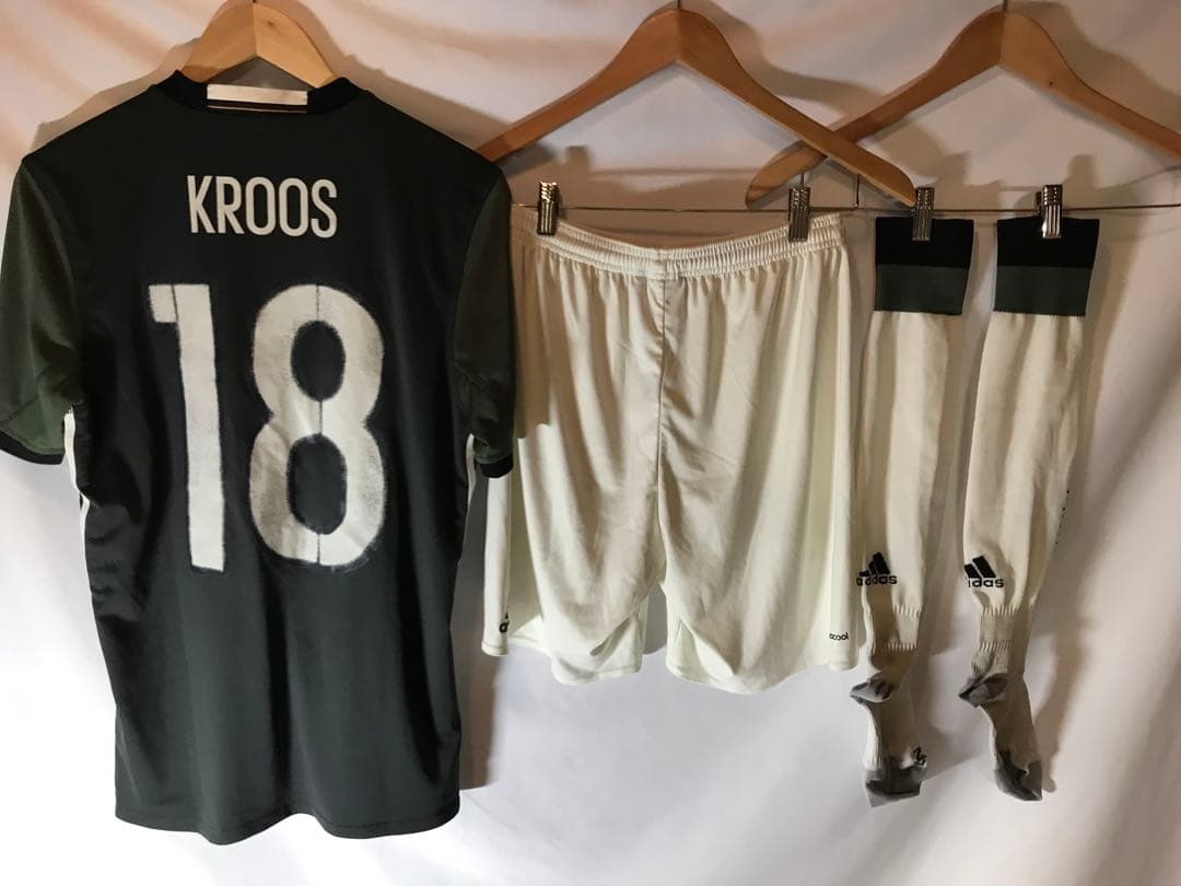 正規品adidasドイツ代表「18」クロース Mユニフォームパンツソックスセット