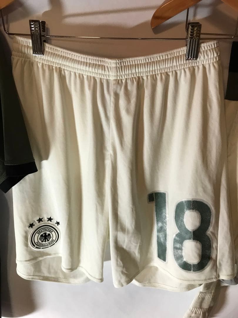 正規品adidasドイツ代表「18」クロース Mユニフォームパンツソックスセット