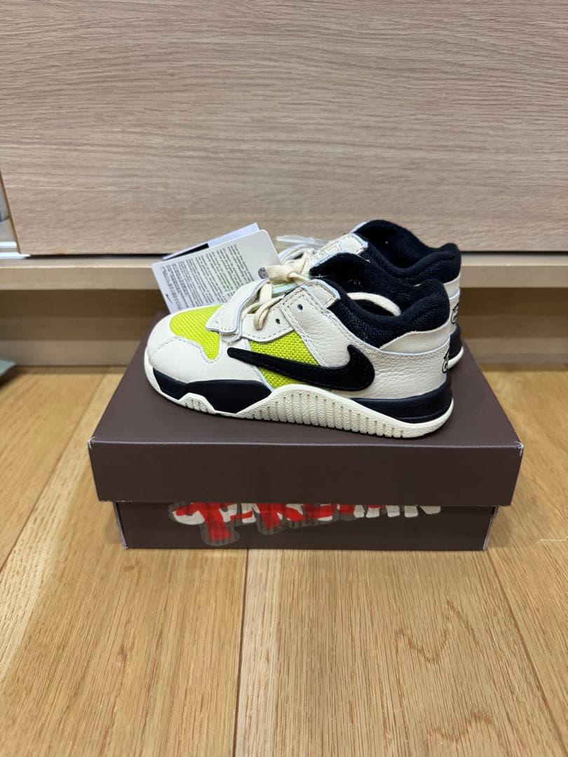 Travis Scott × Nike TD \"Bright Cactus\"