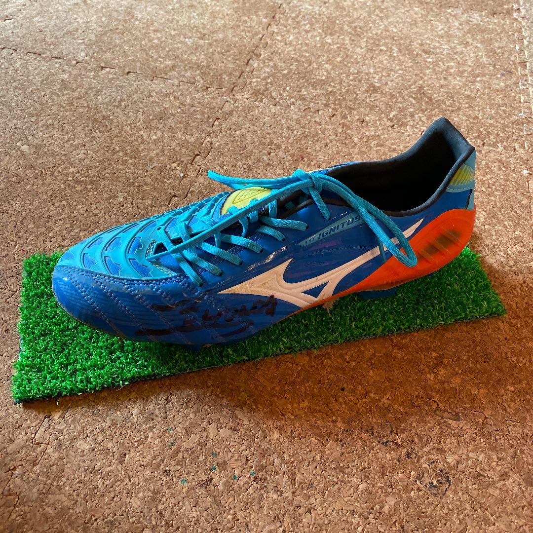 本田圭佑選手の実際にゲームで使用した左足スパイク　サイン入りです！