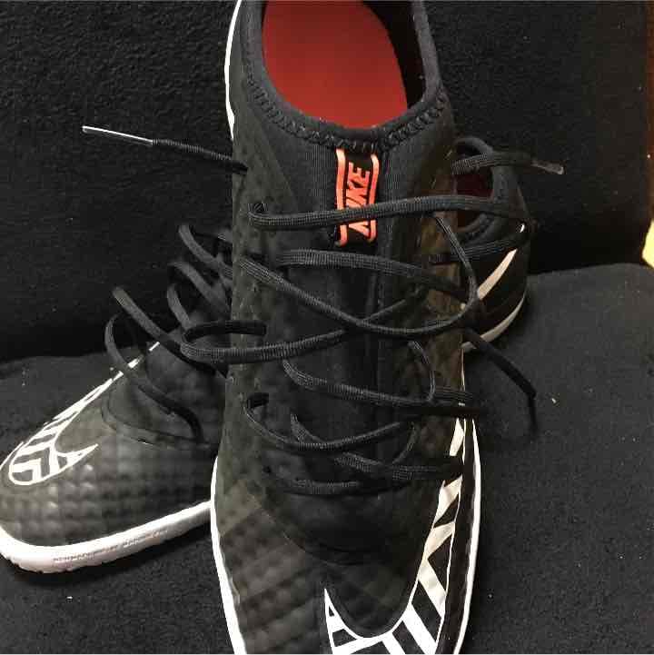 ナイキ フットサルシューズ