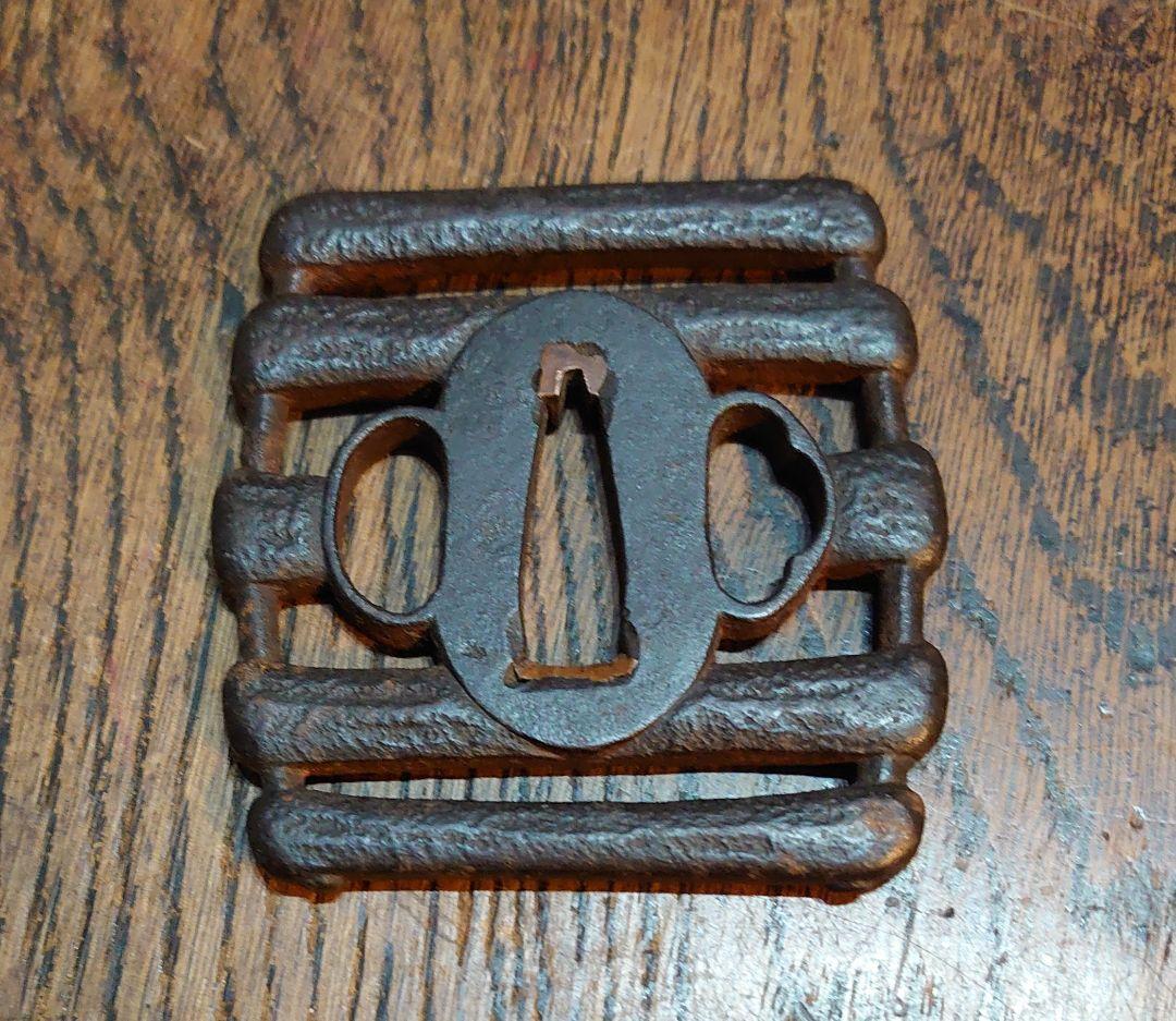 国次『干海鼠(ほしなまこ)透鍔 無銘 鉄地』横6cm 縦6.3 厚さ5.9