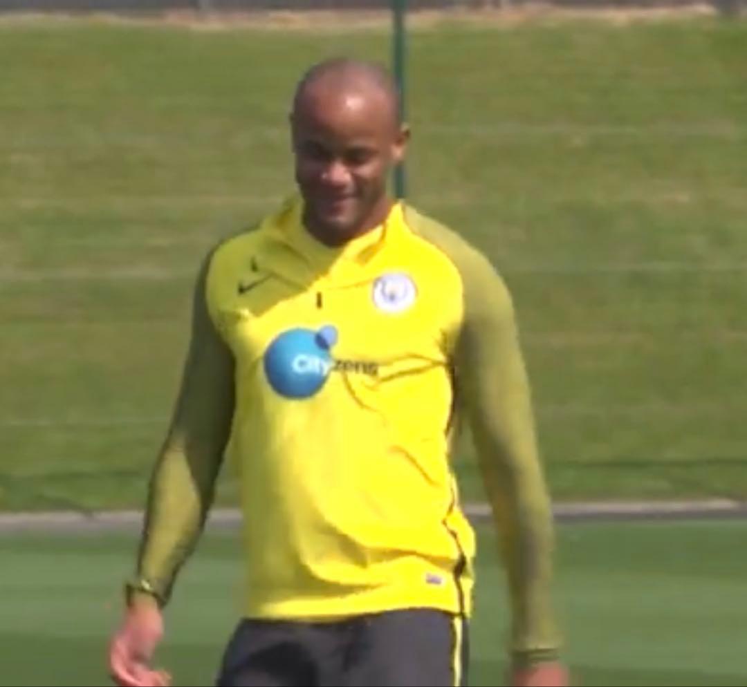 【サイン入り】 マンチェスター・シティ トレーニングウェア　レロイ・サネ