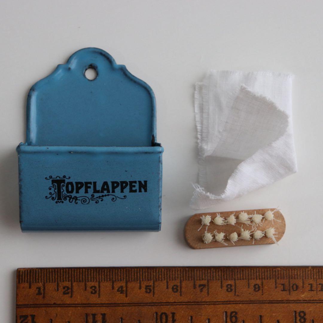 アンティーク　ドールハウス　タオルケース　ホーロー　壁掛け収納　ミニチュア