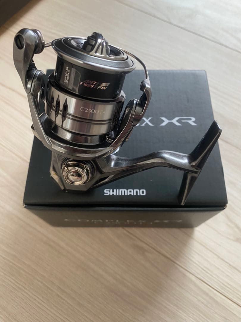 【ほぼ新品】25コンプレックスXR C2500 F4 シマノ