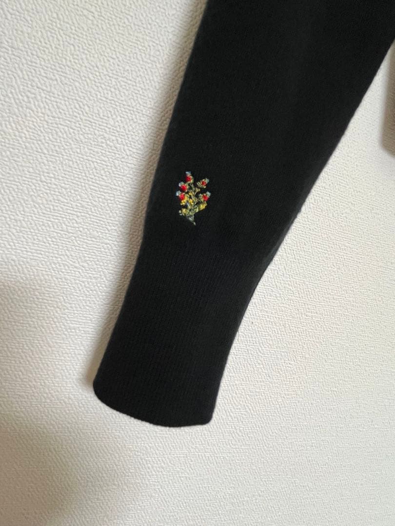 CABaN コットンカシミヤ フラワーエンブロイダリーカーディガン　ブラック系