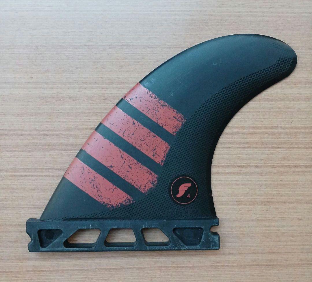 フューチャーフィン ALPHA 5.5 F4 CARBON　RED　トライフィン