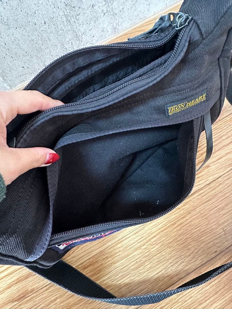 IRON HEART 黒鎧 ショルダーバッグ