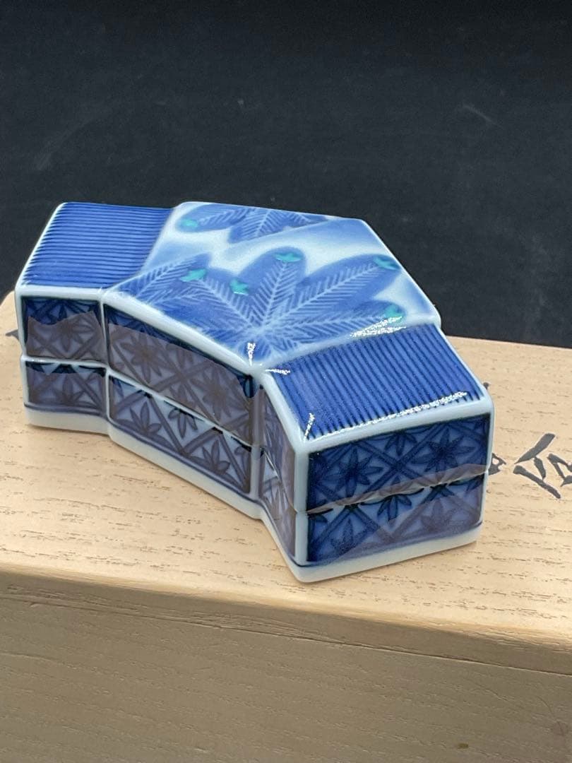 十四代　今右衛門　本人作　香合　人間国宝　黒はじき