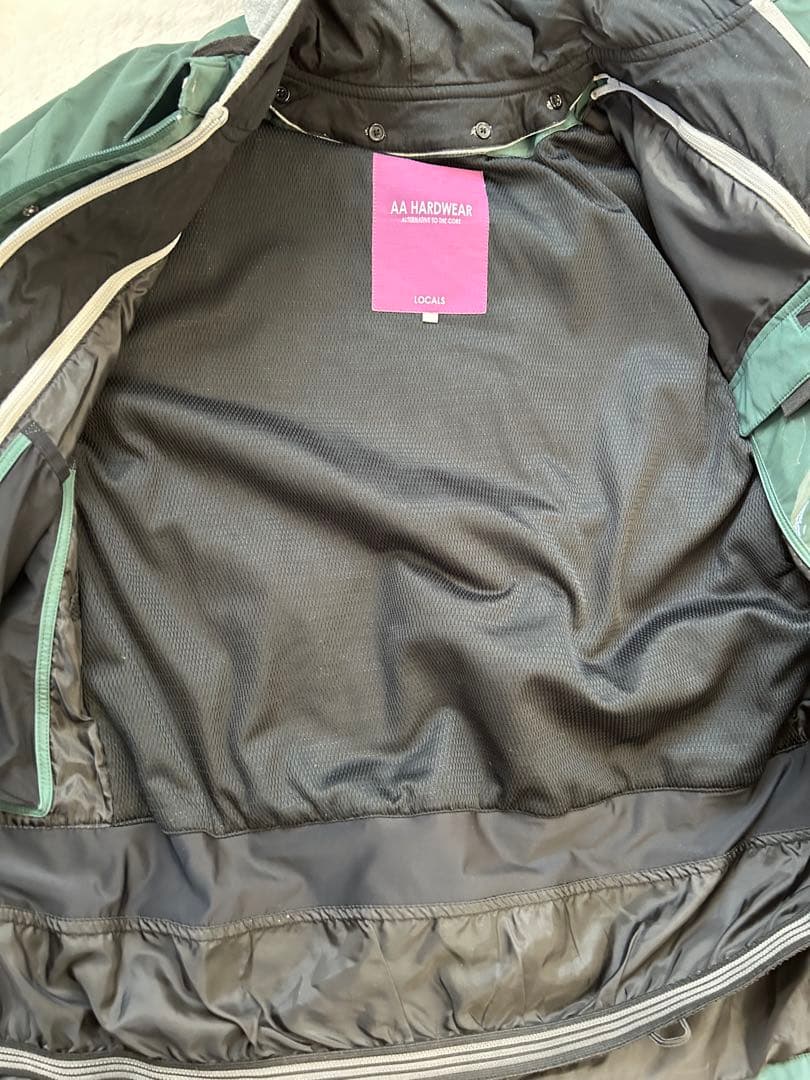 ダブルエーハードウエア　スノボウエア