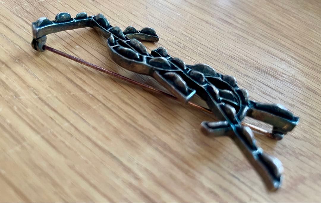 Saint Laurent サンローラン YSLオピウム クロコ型押しブローチ