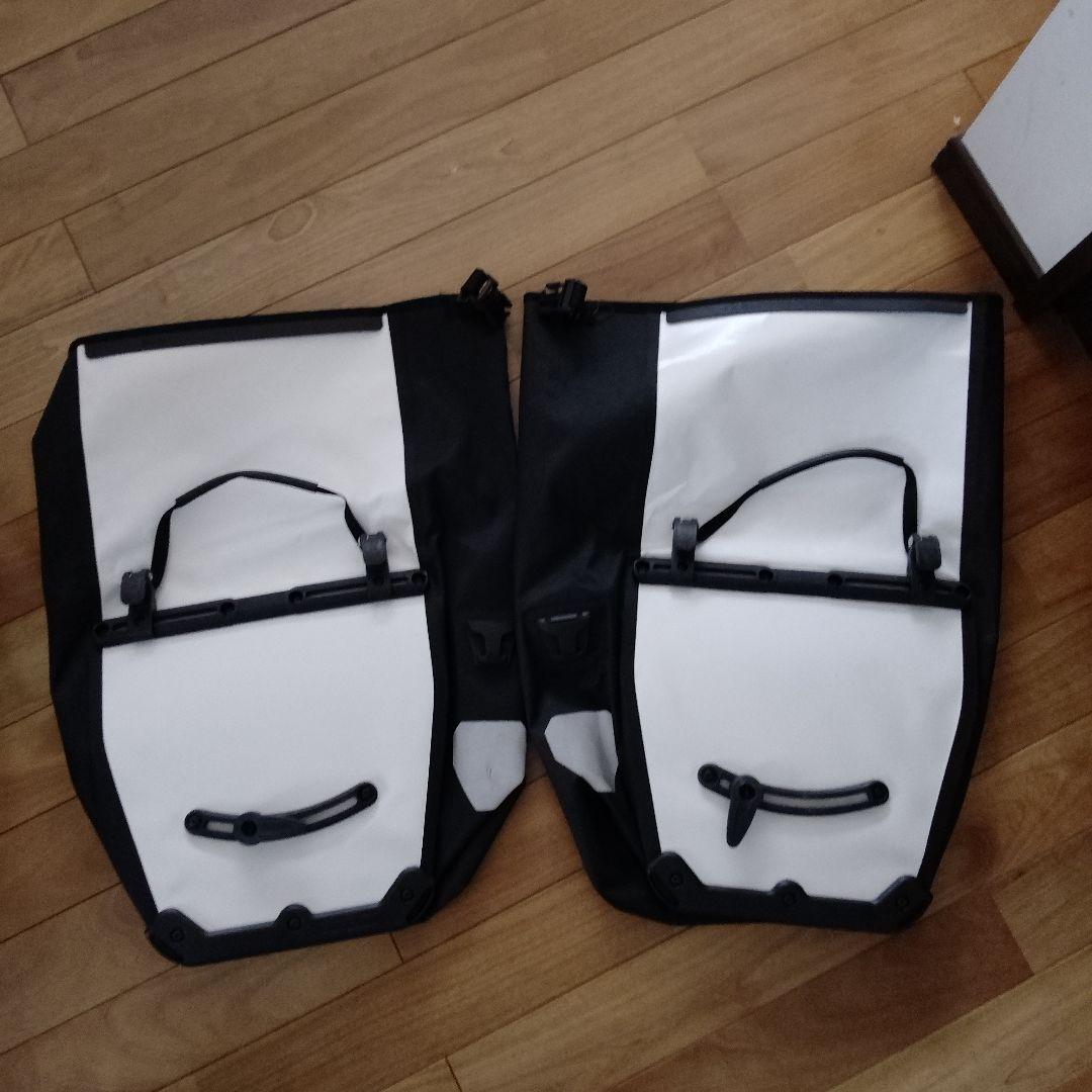 ORTLIEB オルトリーブ　大型車体装着バッグ ホワイト/ブラック