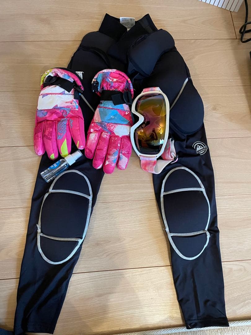 スノーボードウェアセット（ゴーグル・手袋・防具つき）
