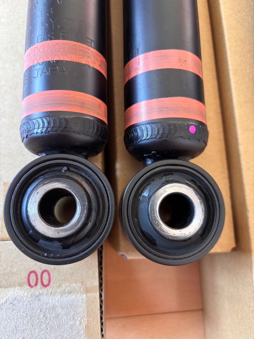 NISSAN 3型 E26 キャラバン 純正 ショックアブソーバー 新車外し