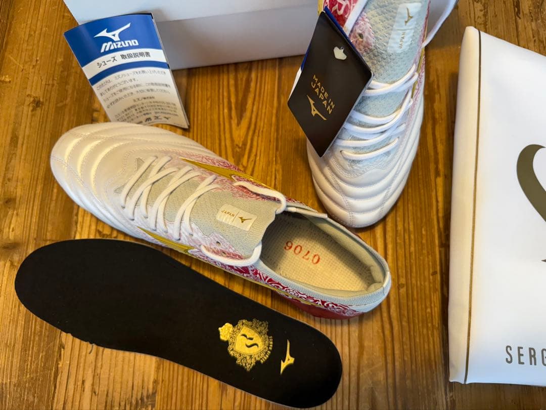 モレリア NEO 4 β SR4 JAPAN ホワイト×チャンピオンゴールド