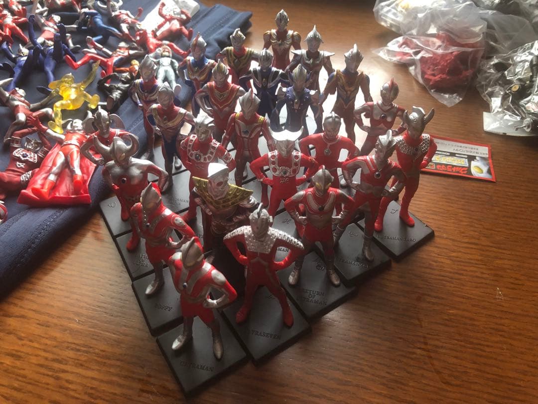 ウルトラマン　怪獣　HGシリーズ　ガシャポン