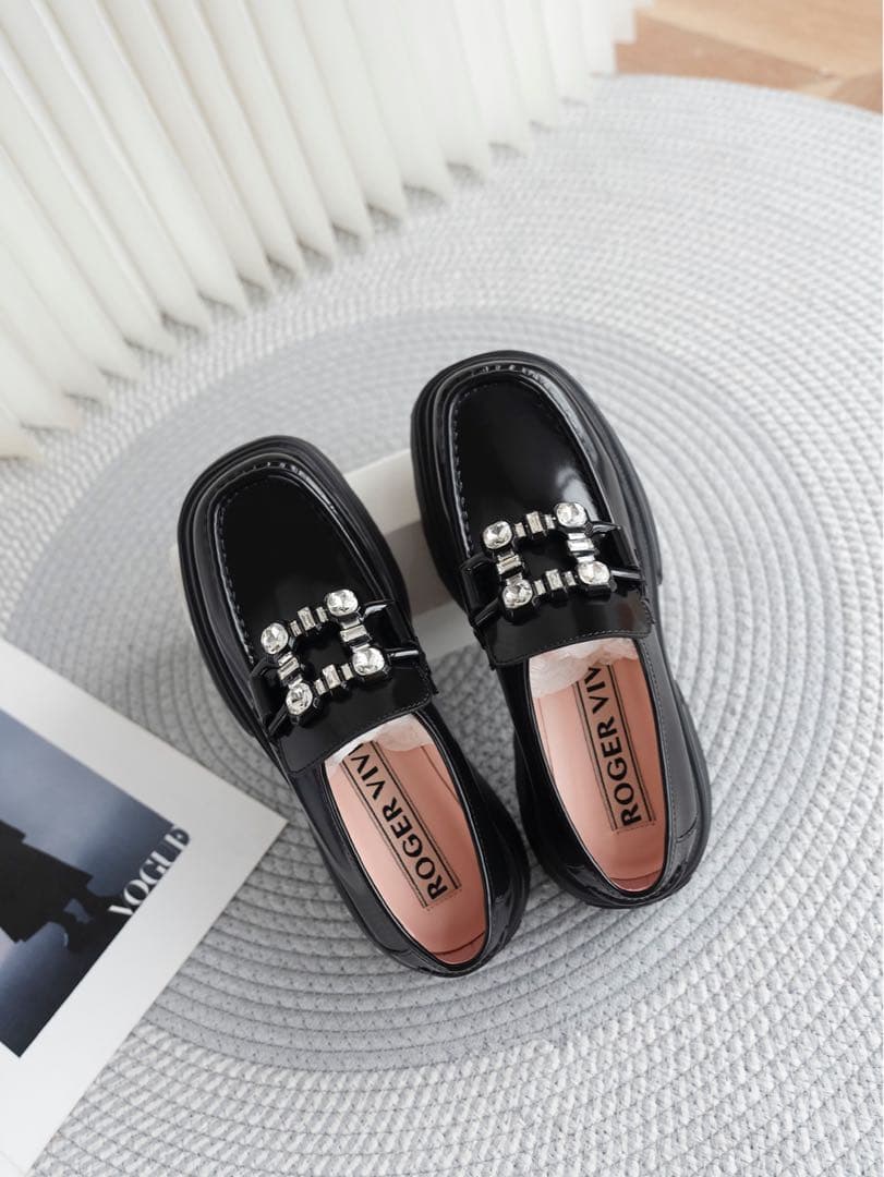 ロジェヴィヴィエ ワラ ヴィヴ レザー ストラスバックル ローファー シューズ