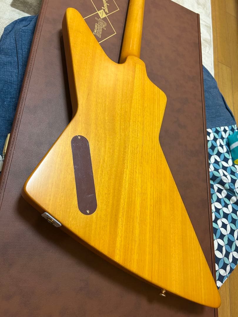 Epiphone by Gibson Korina Explorer ケース付き