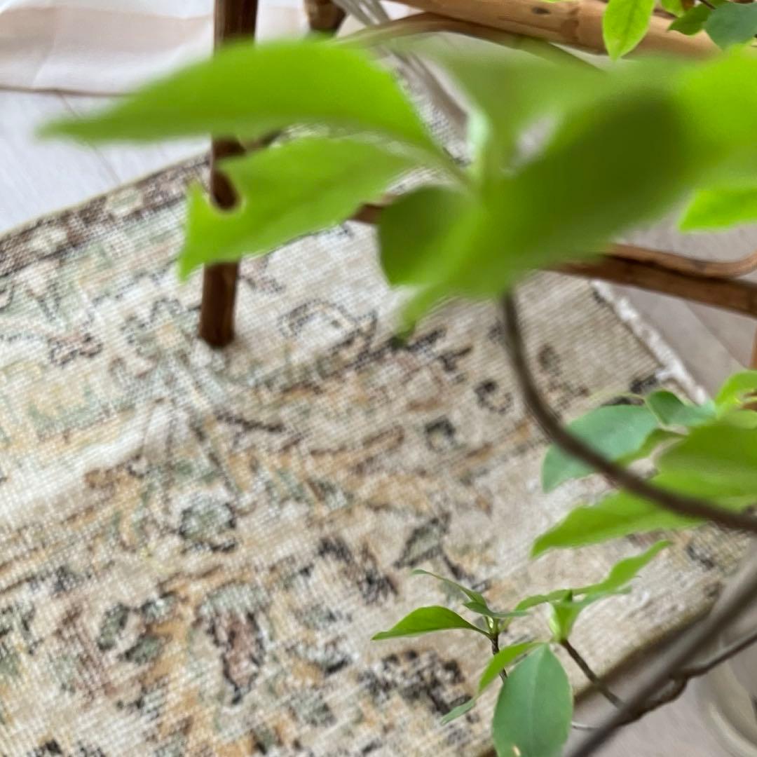 ミルキーベージュ50×100✳︎淡グリーンフラワー　ココア　トルコヴィンテージラグ