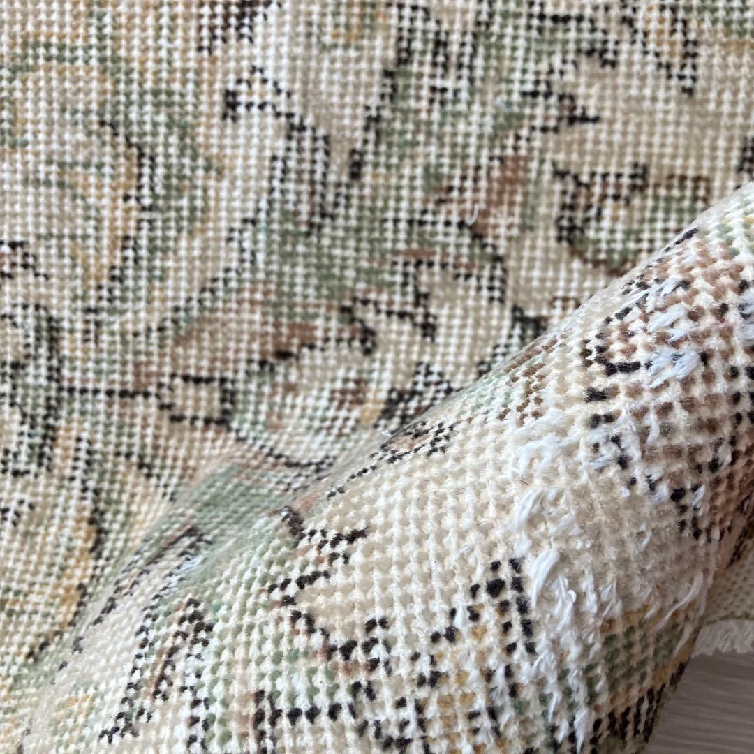 ミルキーベージュ50×100✳︎淡グリーンフラワー　ココア　トルコヴィンテージラグ