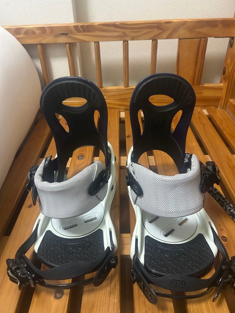 YES BASIC 152 スノーボードFLUX バインディング付き