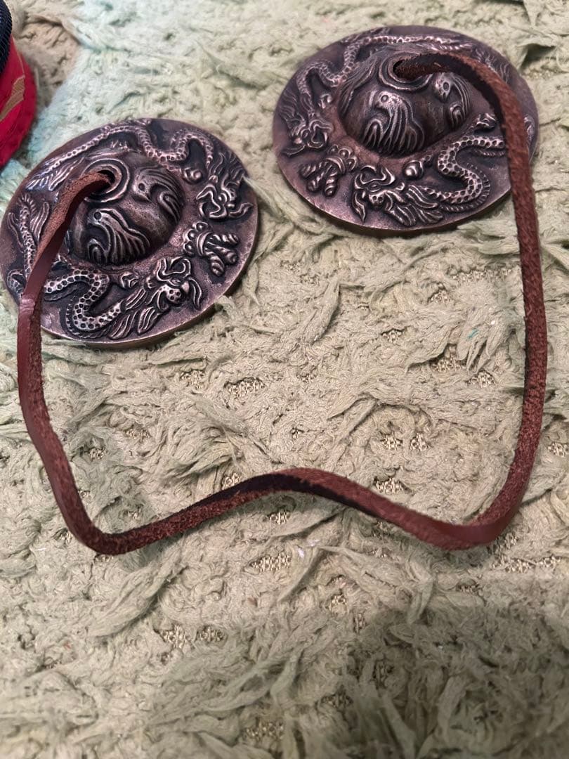 ネパールのドラゴン模様ティンシャ