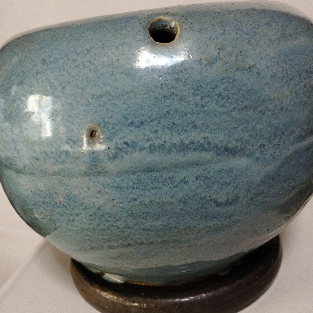 青色釉薬の陶器火鉢