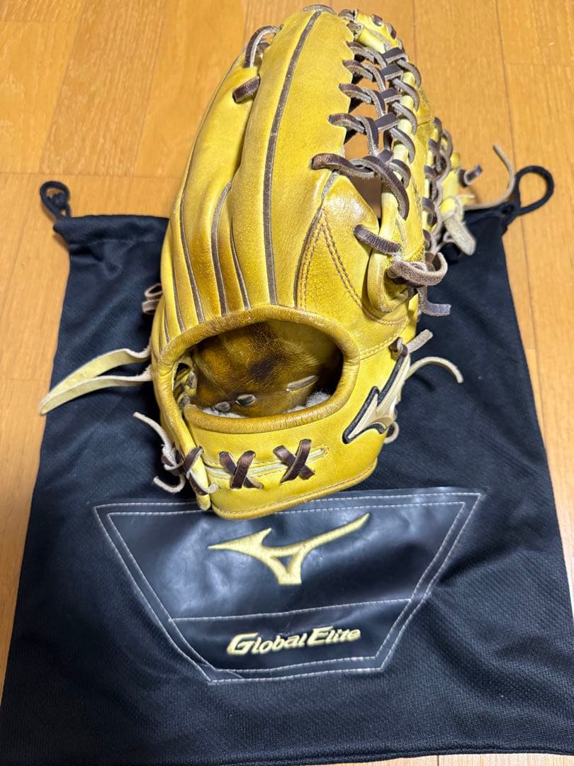 Mizuno Global Elite 軟式グローブ イエロー 収納袋付き