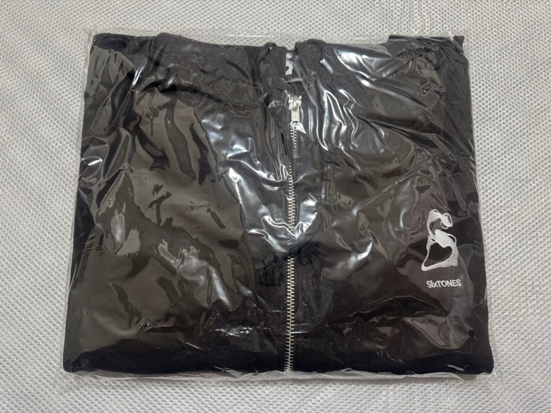 新品未開封ストーンズ　MILESixTONES ジップアップ フード付きパーカー