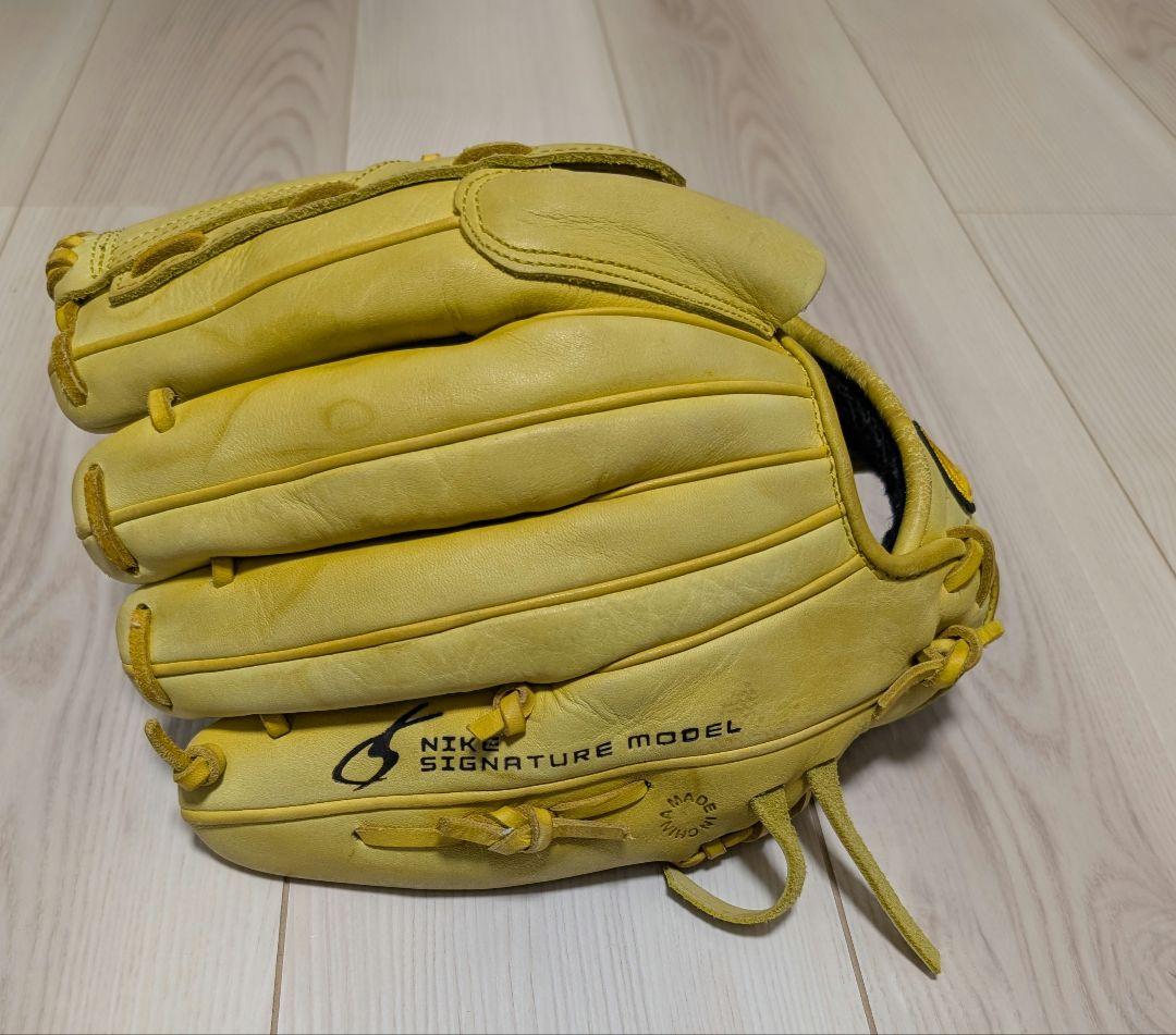 Nike 軟式グローブ イエロー Signature Model　シグネチャー