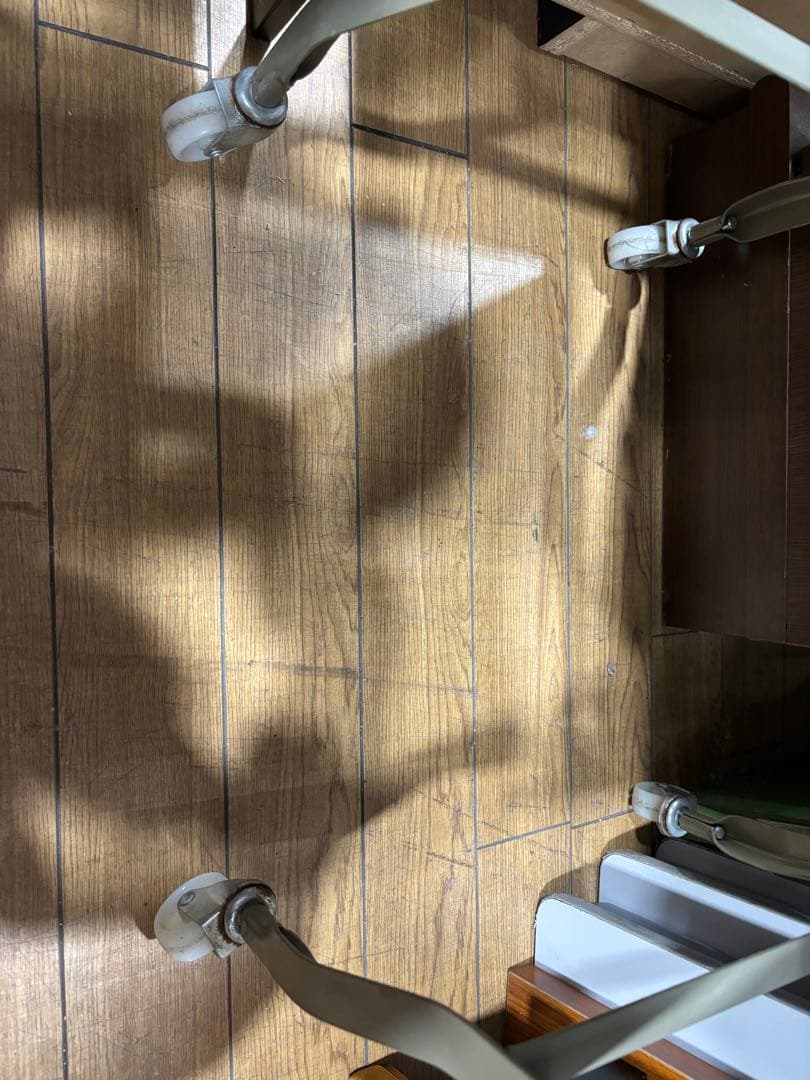 T82 タイプライターデスク ESSEN